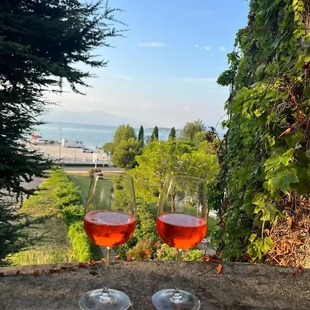 La Finestra Sul - 100mt - Wonderful View For 6 People, Pool, Free Parking Apartment Desenzano del Garda