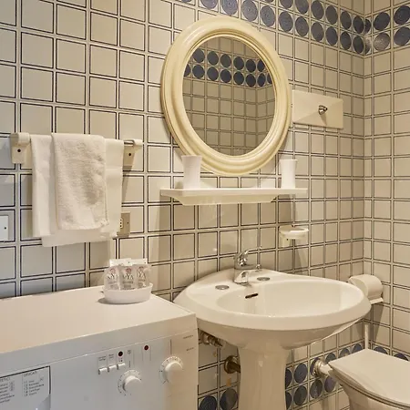 דירה La Finestra Sul - 100mt - Wonderful View For 6 People, Pool, Free Parking דסנזאנו דל גארדה