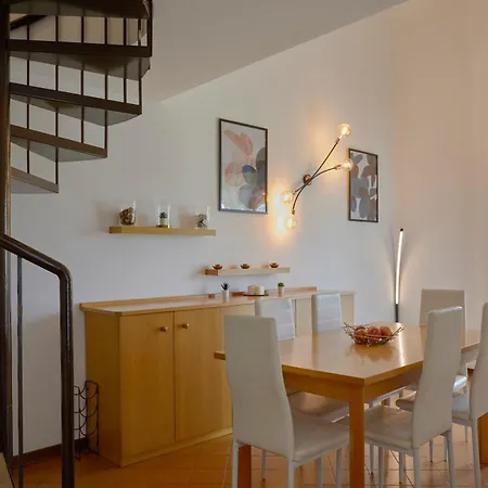 Daire La Finestra Sul - 100mt - Wonderful View For 6 People, Pool, Free Parking