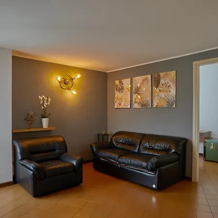 Daire La Finestra Sul - 100mt - Wonderful View For 6 People, Pool, Free Parking *