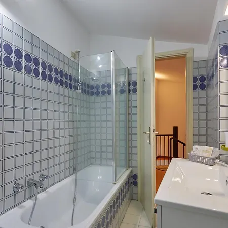 La Finestra Sul - 100mt - Wonderful View For 6 People, Pool, Free Parking Desenzano del Garda